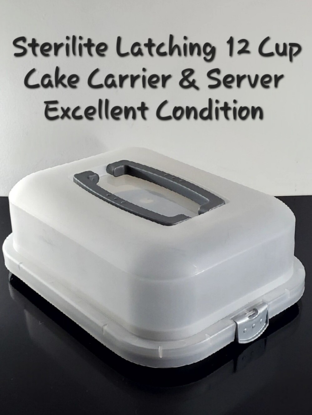Sterilite Latching Sheet Cake 12 Cupcake Carrier & Server EUC